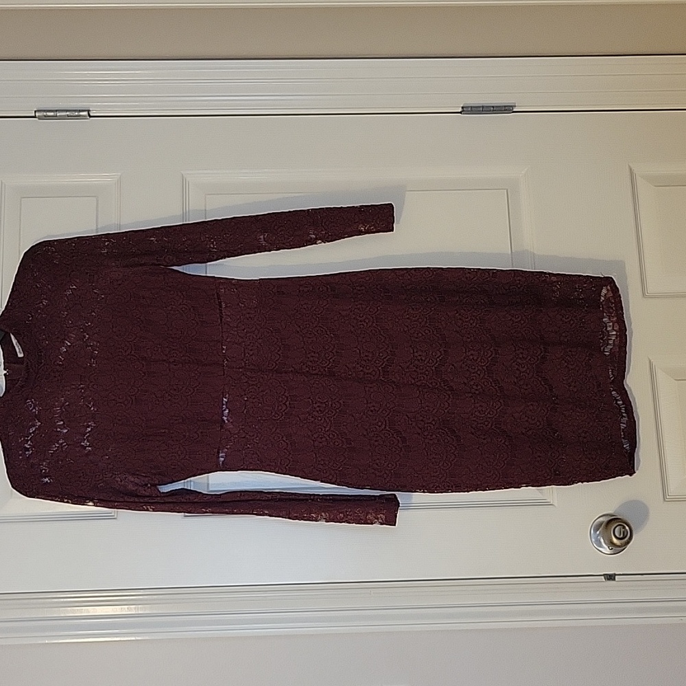 Charlotte rouse M Lace Burgundy dress